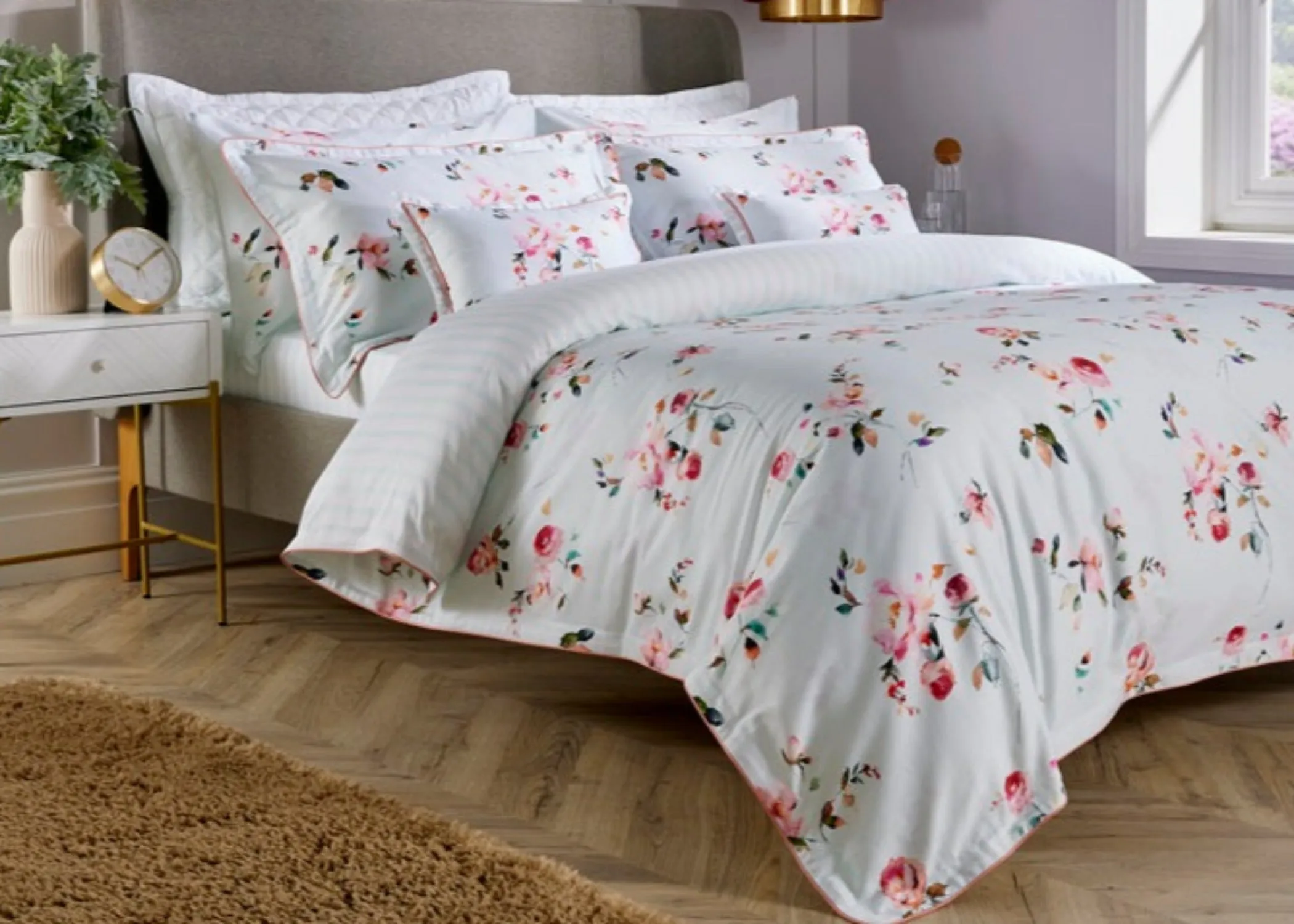 Christy "Clarence" Duvet Cover Sets in Ruby